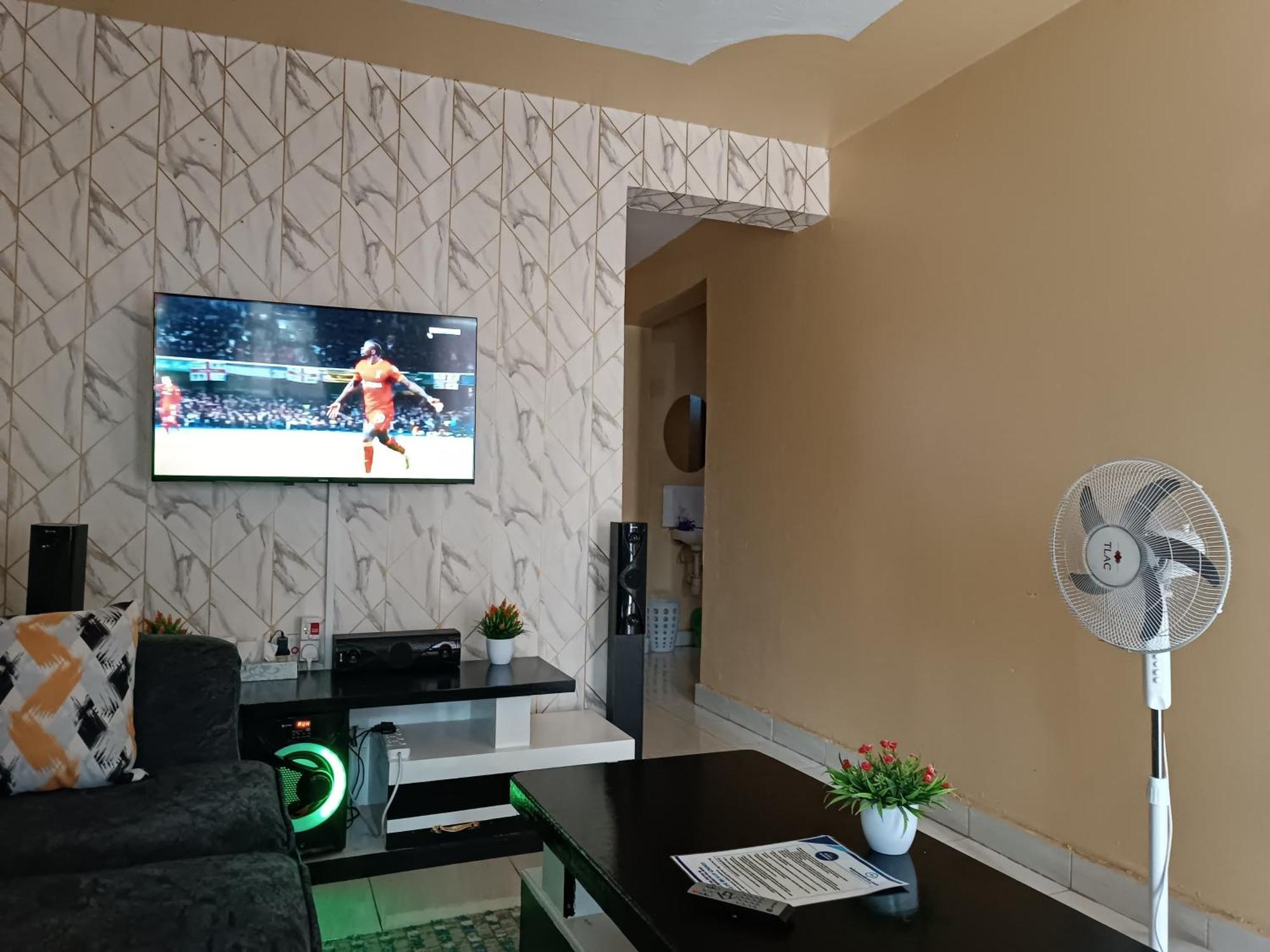 Lukemanbnb Park Road Voi Екстериор снимка